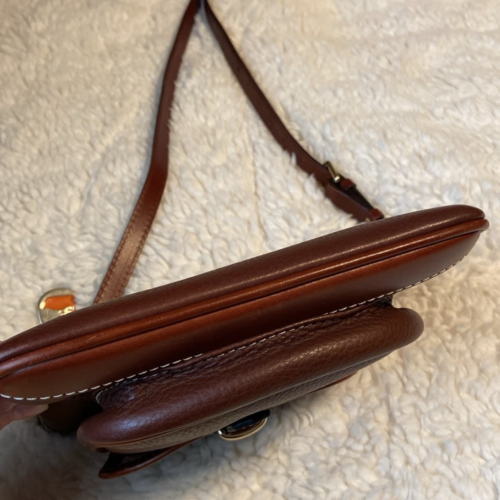 Dooney & Bourke leather letter carrier - Picture 4 of 9